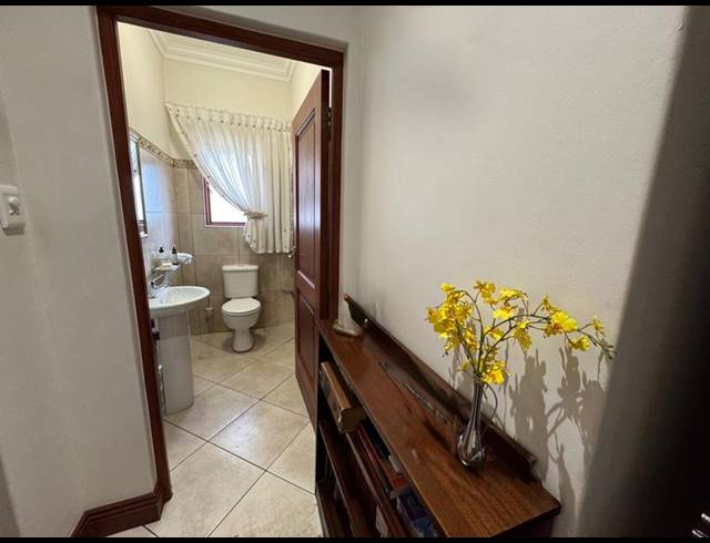 3 BEDROOM HOUSE FOR SALE IN MIDSTREAM ESTATE